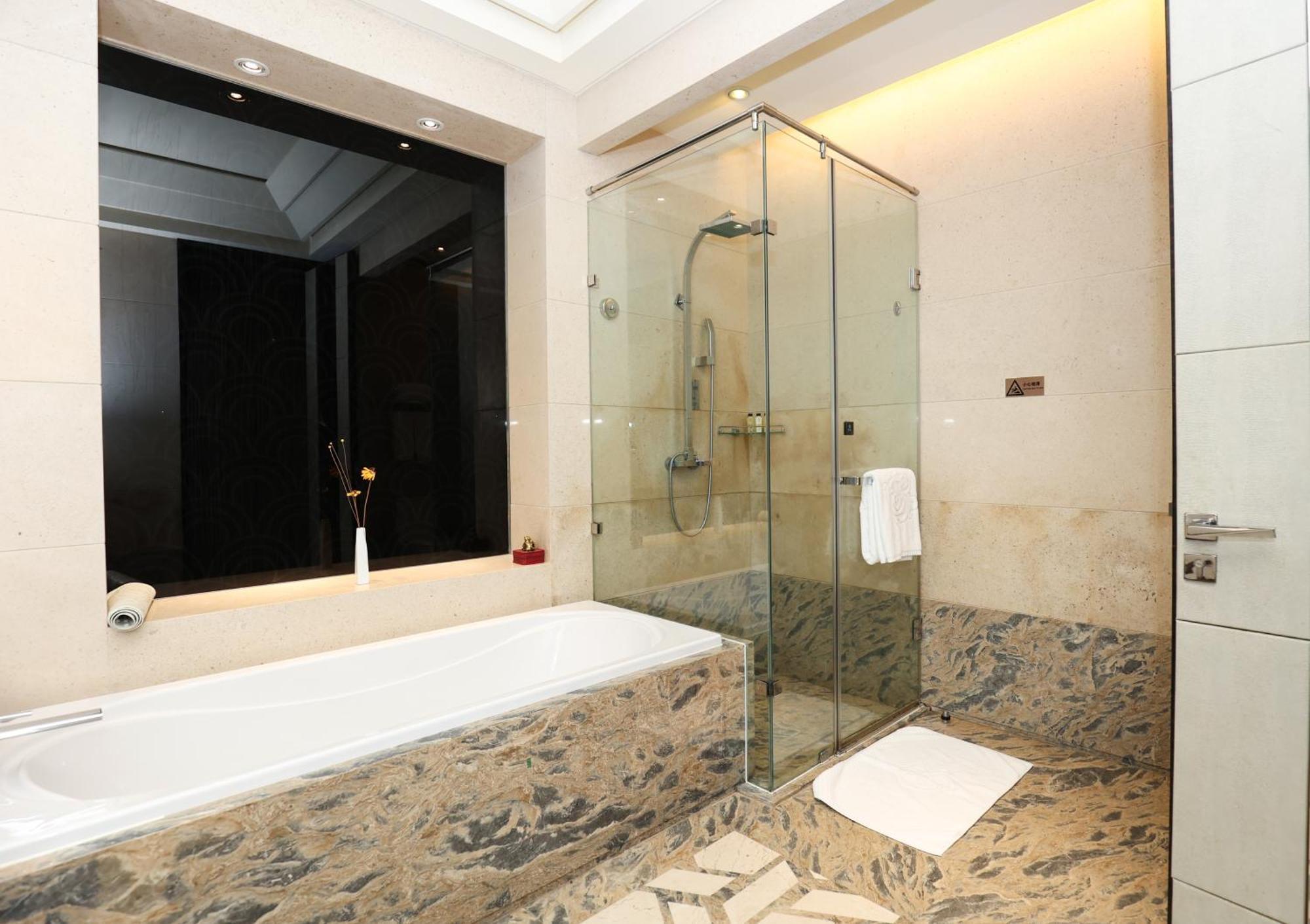 ชาโต สตาร์ ริเวอร์ เซี่ยงไฮ้ Hotel ภายนอก รูปภาพ